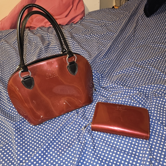 Size 11 in men's pumas like new worn only a few times 30$. Jewelry box like new. - Picture 8 of 15